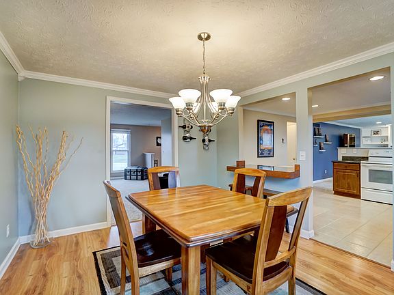 2nd image of 8515 Edgeview Dr