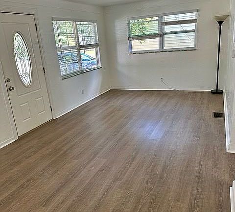 4th image of 538 48th Ave N