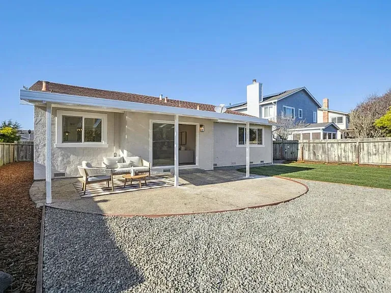411 Beach Ave — Photo 24