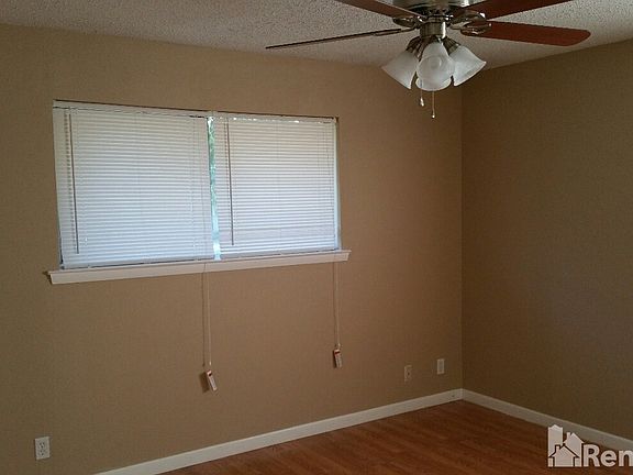 4th image of 3625 Venice Dr