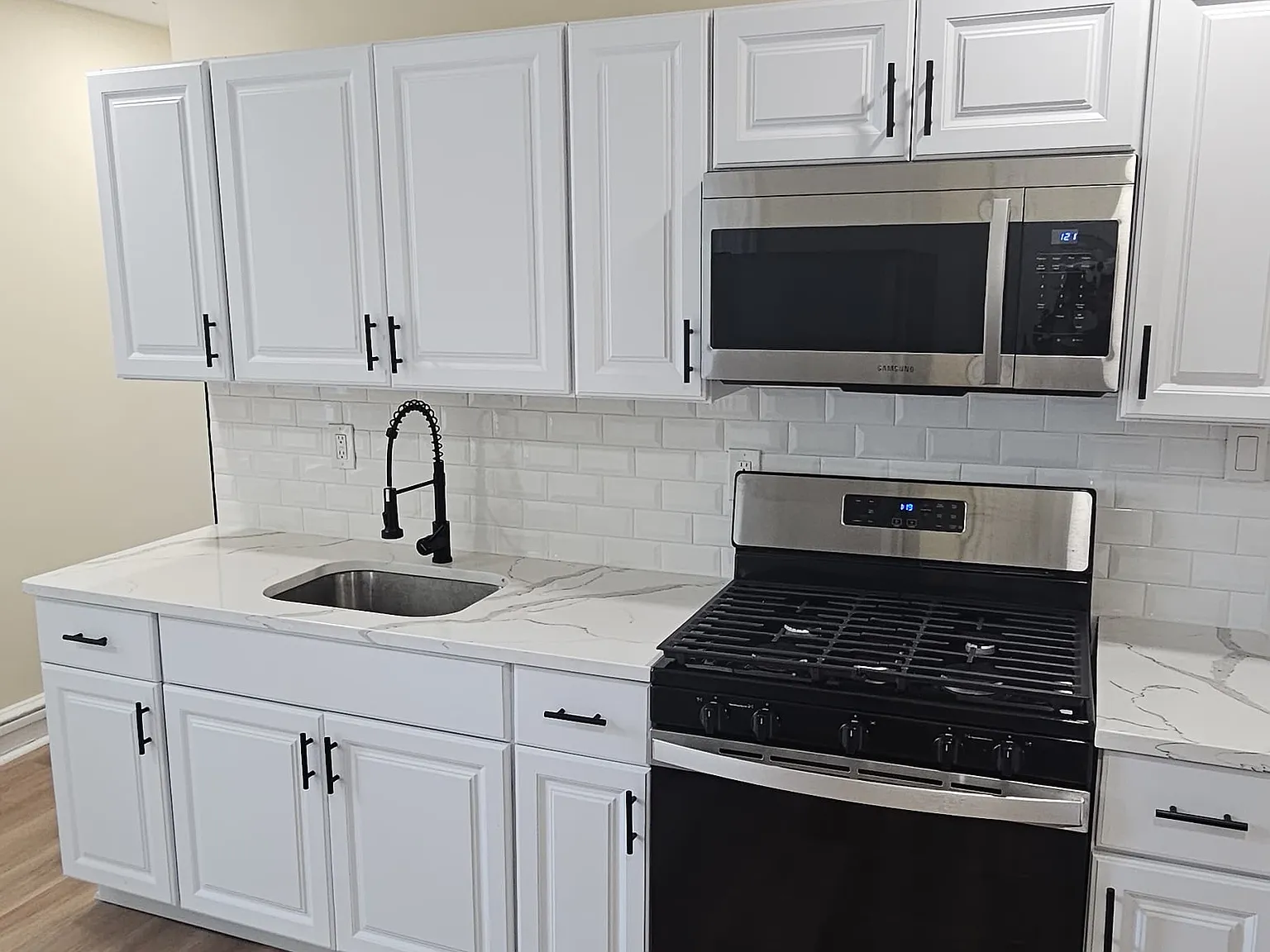 1 bed, 1000 sqft, $1,650 — Photo 2