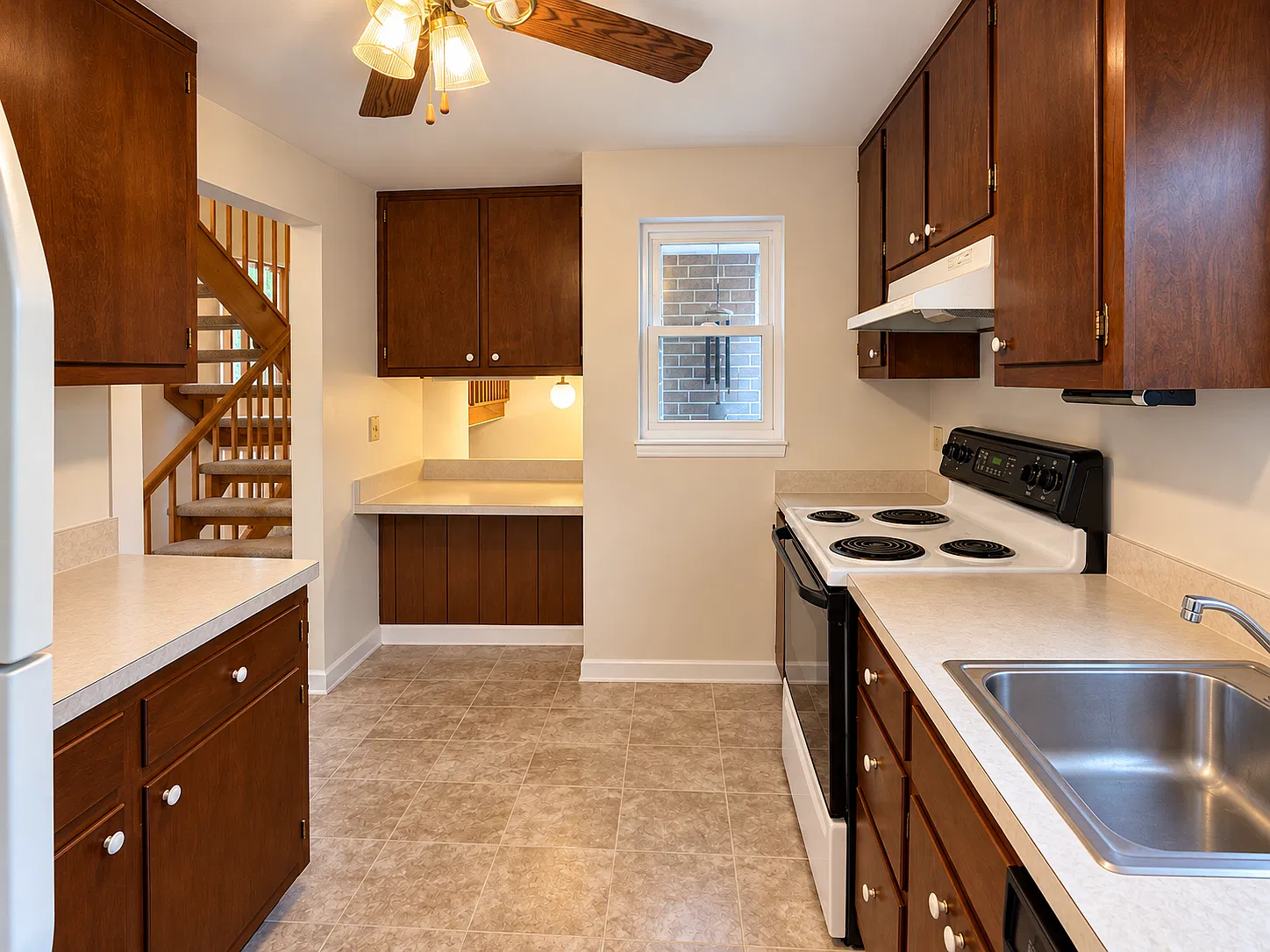 3 bed, 1.5 bath, 1700 sqft, $1,200 — Photo 3