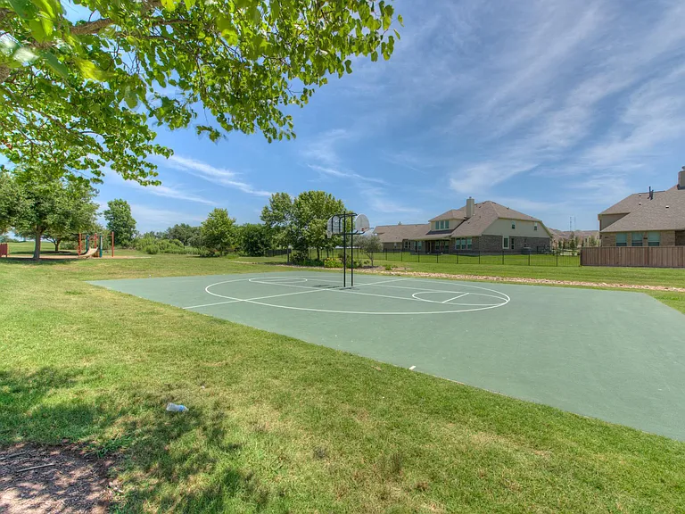 4423 Meadowside Ln — Photo 32