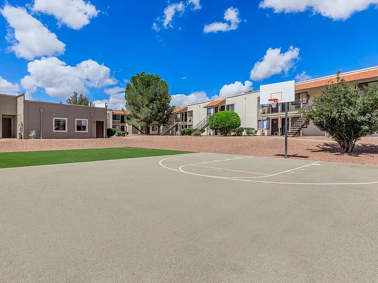 Falcon Court Apartments — Photo 10