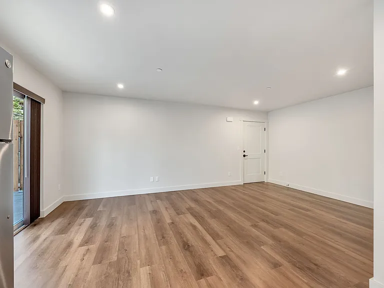 Jetty Stone Apartments — Photo 48