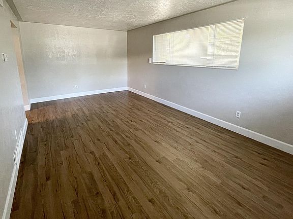 3rd image of 1601 W Ivy Cir #2