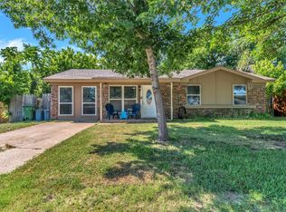 704 Oak Dr, Hurst, TX 76053