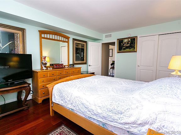 4th image of 230 174th St APT 509