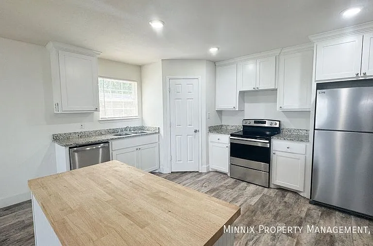 1519 E 14th St — Photo 6