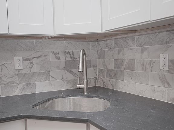 4th image of 2118 S Daggett St #16