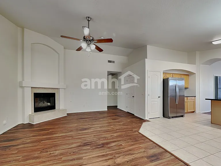 10262 W Patrick Ln — Photo 7