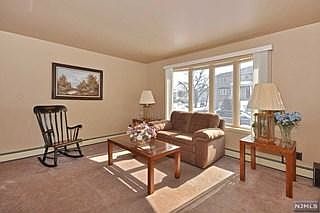 4th image of 417 Van Bussum Ave