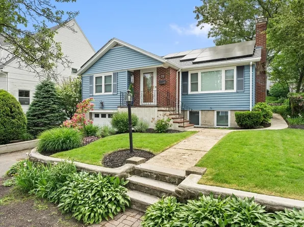 22 Cumner Ave, Melrose, MA 02176