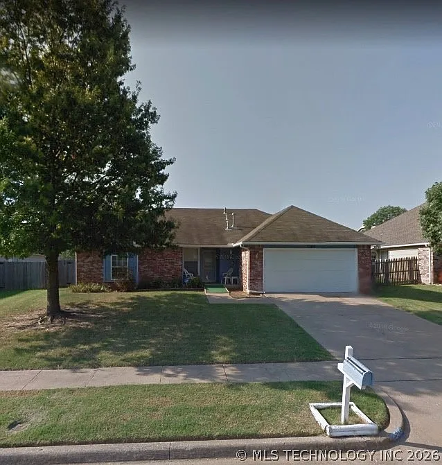 4 bed, 2.0 bath, 1679 sqft, $1,750 — Photo 1