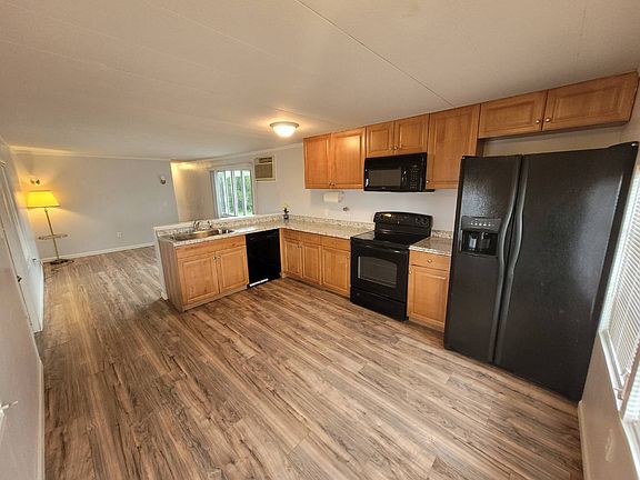 4th image of 302 Netherland Ave
