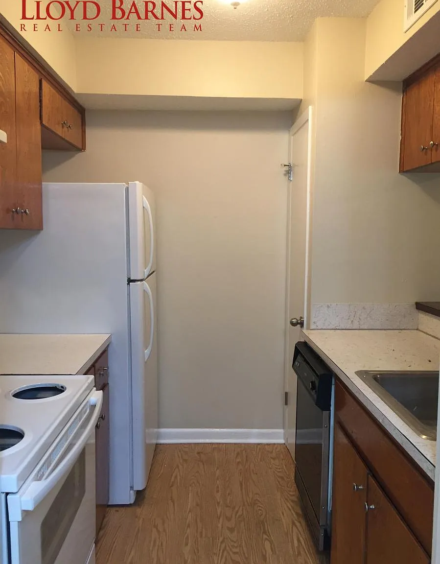 203 E Bowie Street — Photo 4
