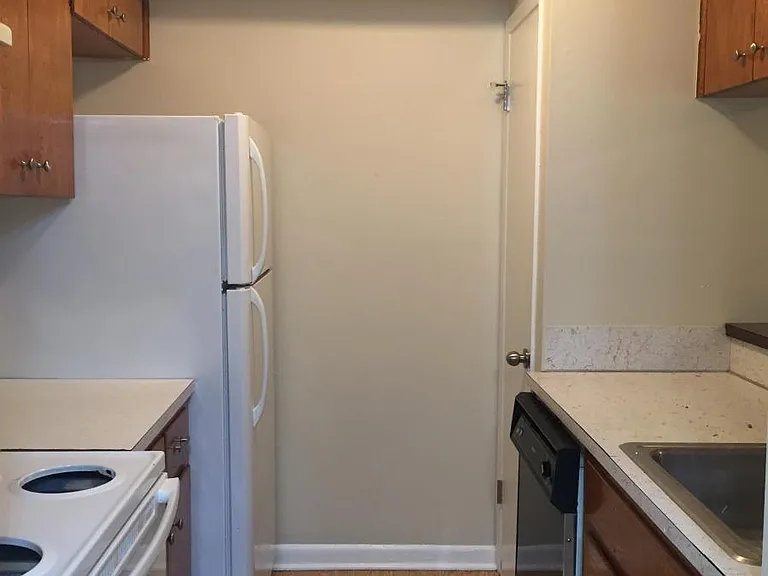 203 E Bowie St #11 — Photo 4