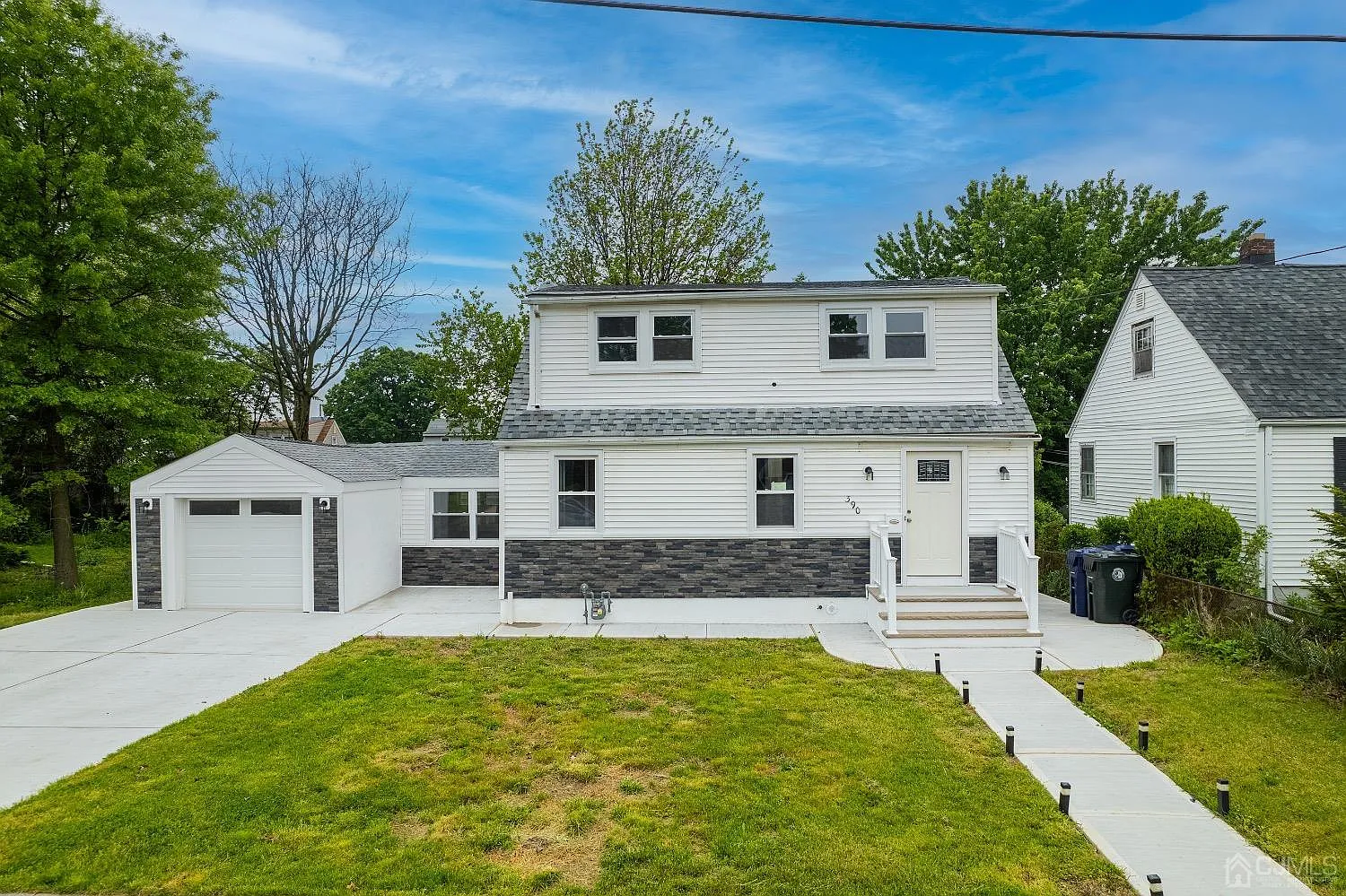 390 N Wagner Ave photo 1