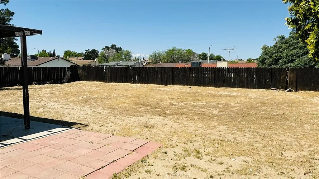 3 bed, 1354 sqft, $2,450 — Photo 4