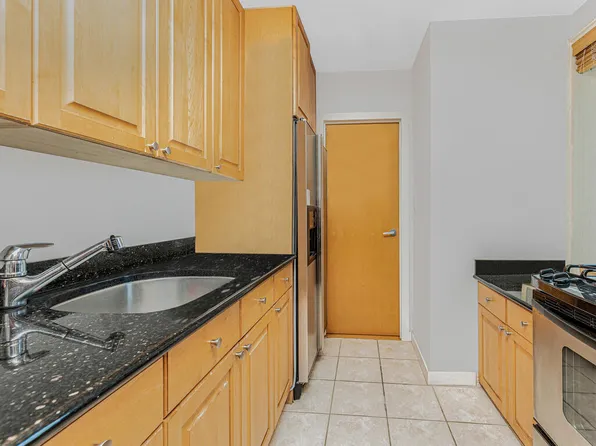 525 West 236th Street image 7 of 17