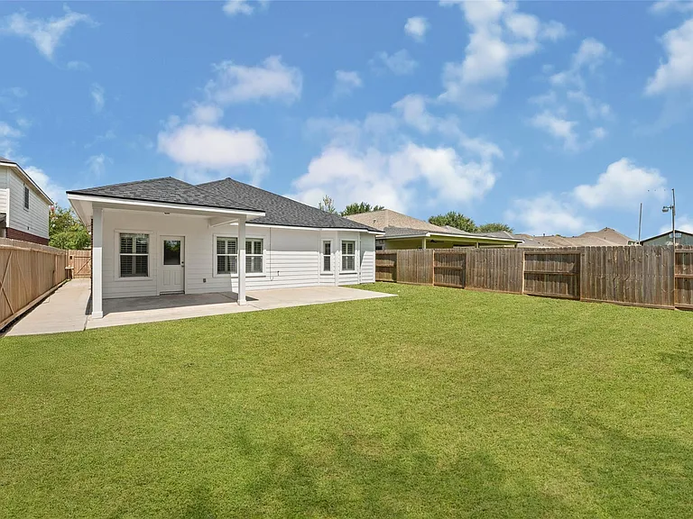 8618 E Highlands Xing — Photo 27