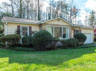 330 S Lakewood Cir, Hendersonville, NC 28739