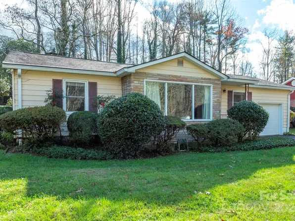 330 S Lakewood Cir, Hendersonville, NC 28739