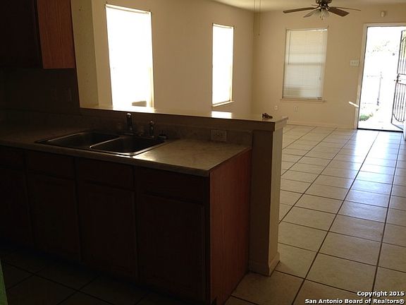 4th image of 2220 S Laredo St