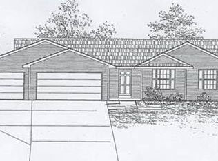 303 Sunland Dr, Edgerton, WI 53534