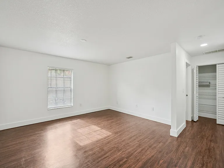 Gandy Parkside Apartments — Photo 32