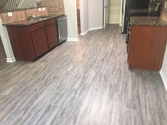 5th image of 217 Bellecliff Ct