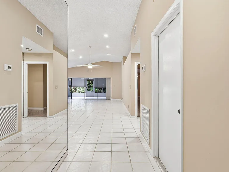 6170 Bay Isles Dr — Photo 4