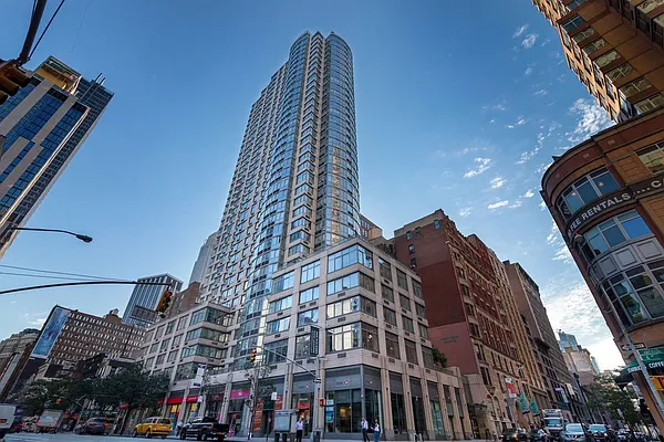 Rented by Greystar | media 22