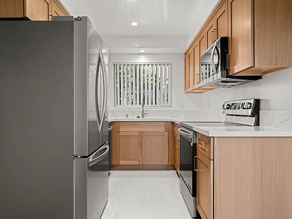 4th image of 11423 1/2 Ohio Ave #7