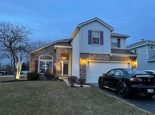 370 Millwood Dr, Bartlett, IL 60103