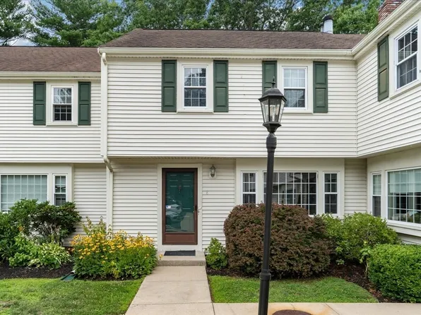 801 Washington St APT 8, Pembroke, MA 02359