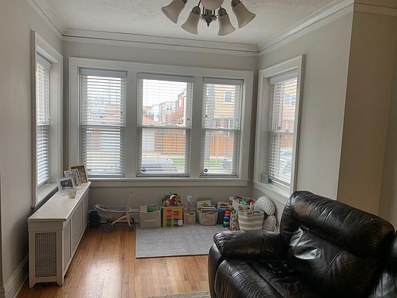 4th image of 3909 W School St #1