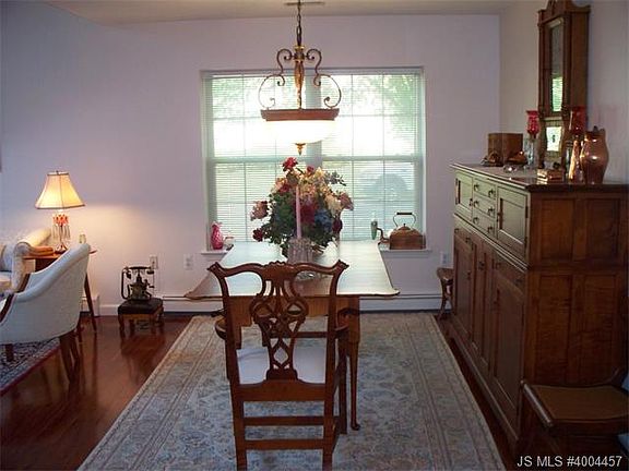 3rd image of 188 Morning Glory Ln