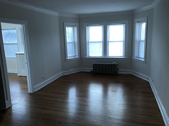3rd image of 6439 N Richmond St APT 2W
