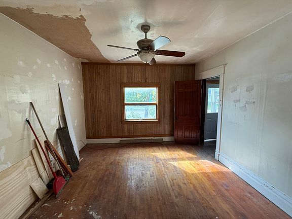3rd image of 529 Maple St