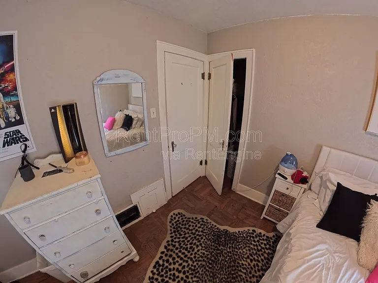 1121 W Mulberry St — Photo 8