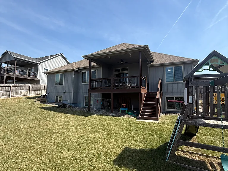 921 Silver Rain Rd — Photo 32