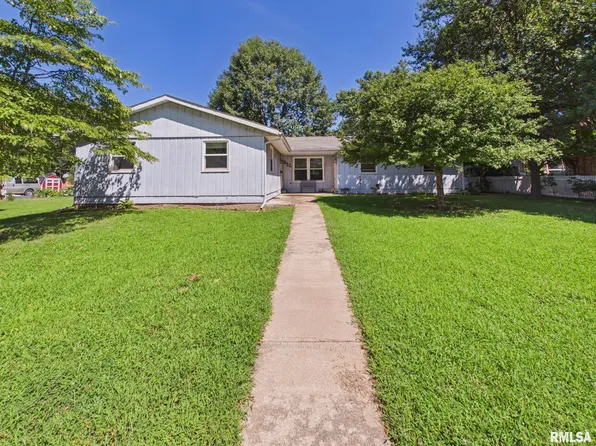 611 W Lincoln Ave, Petersburg, IL 62675