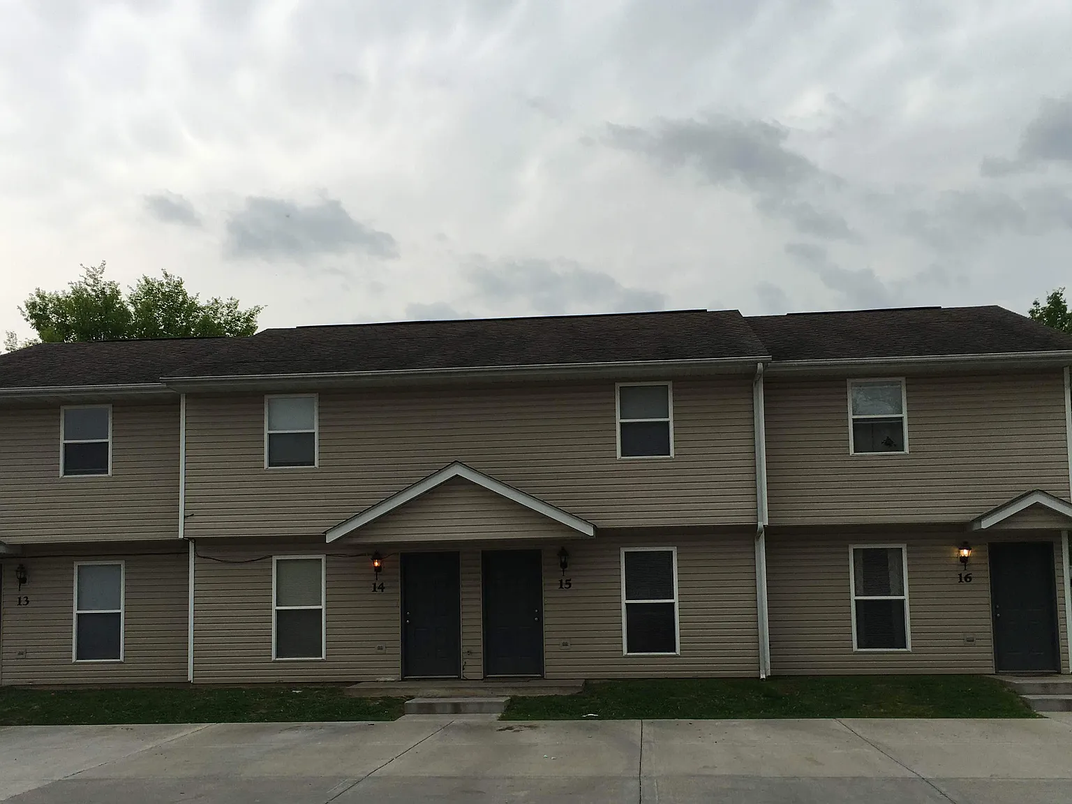 2 bed, 1.5 bath, 900 sqft, $1,100 — Photo 1