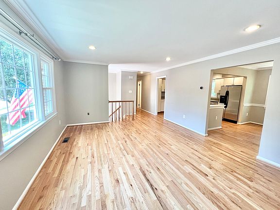 3rd image of 1400 Oakbrooke Ave