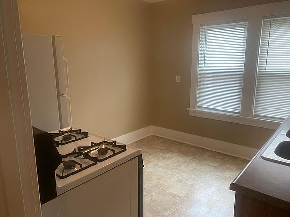 4th image of 111 N 42nd St #1/2