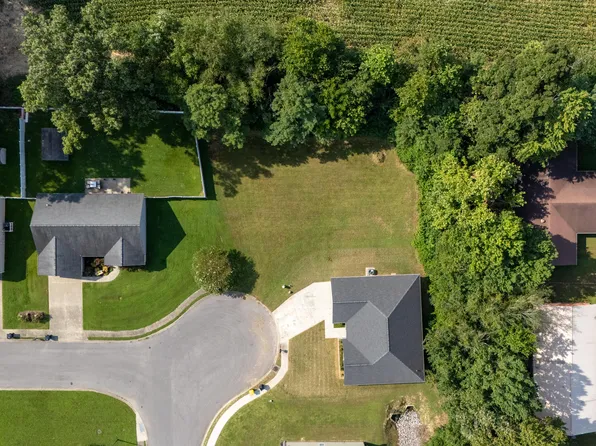 1826 Doran Rd S, Murray, KY 42071