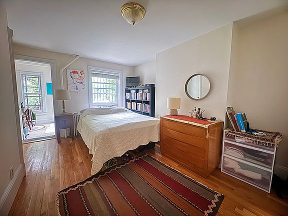 5th image of 642 Union St #1