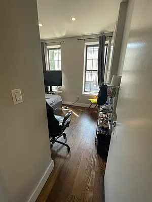 Rented by Delmark Realty LLC | media 33