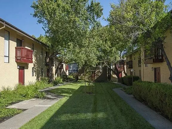 4th image of 2323 Fairfield Ave APT 14